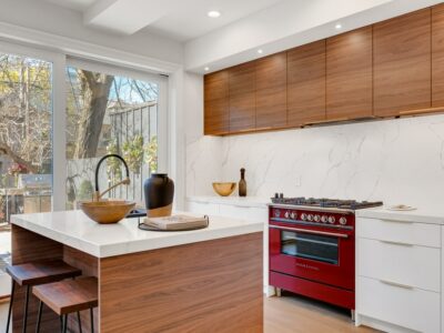 What Color Granite Goes with Honey Maple Cabinets?