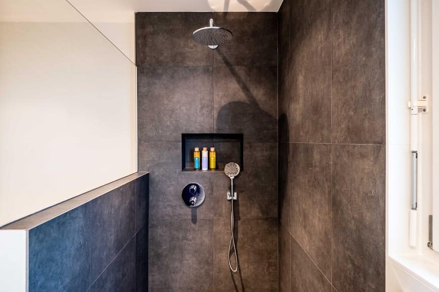 Glue Up Vs Direct To Stud Shower Surround, Glue Up Bathtub Wall Surround