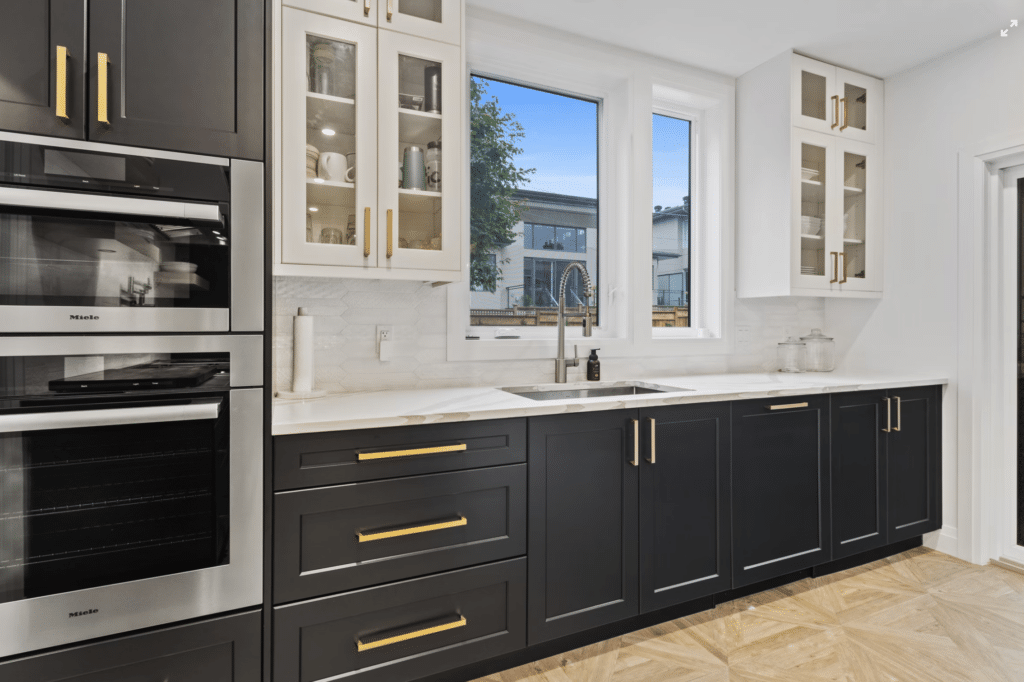 How to Choose Kitchen Cabinet Hardware to Match Decor