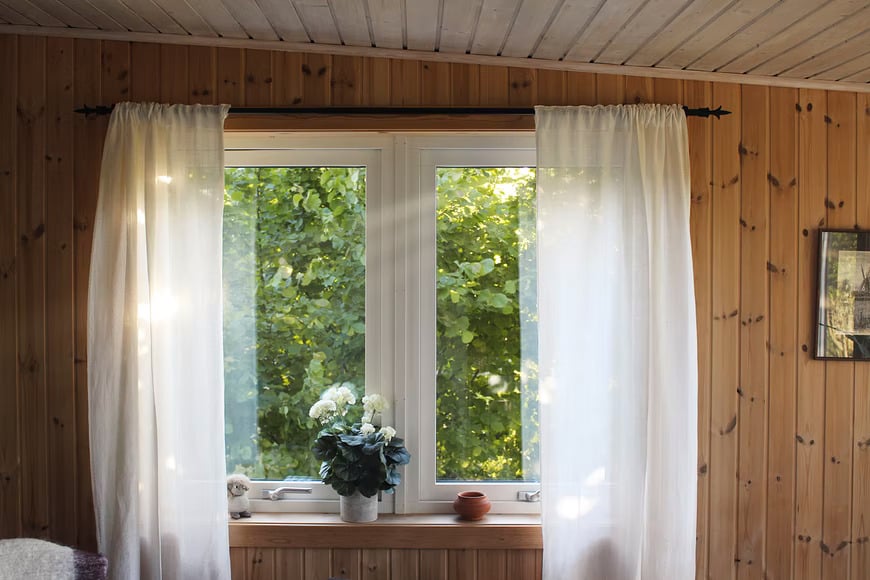 When Does A Curtain Rod Need A Center Support