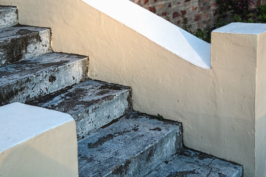 How to Form Concrete Steps With Sidewalls