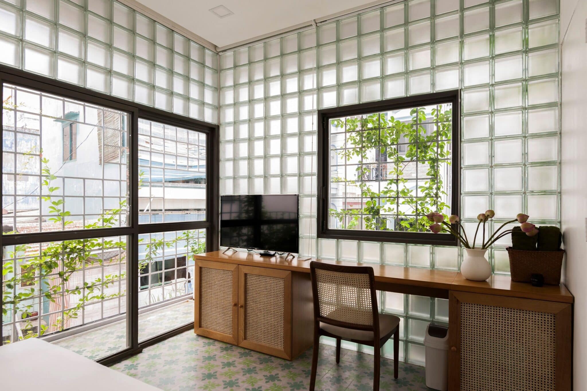 Transforming Glass Block Walls Tiling and Alternatives