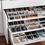 Closet hanging shelves